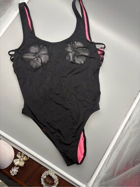 Victoria's Secret PINK Black-Trim Pink Lined Bra